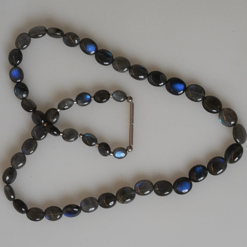 Labradorite with white gold closure