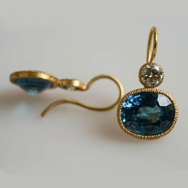 Gemstones and Gold earrings by Gudrun Hillmann 