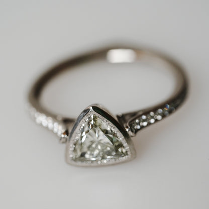 Hillmanns dreieckiger Diamant-Platinring