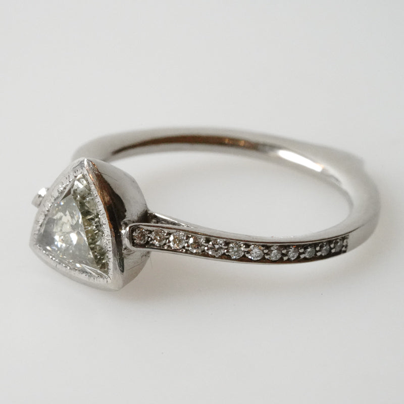 Hillmanns dreieckiger Diamant-Platinring